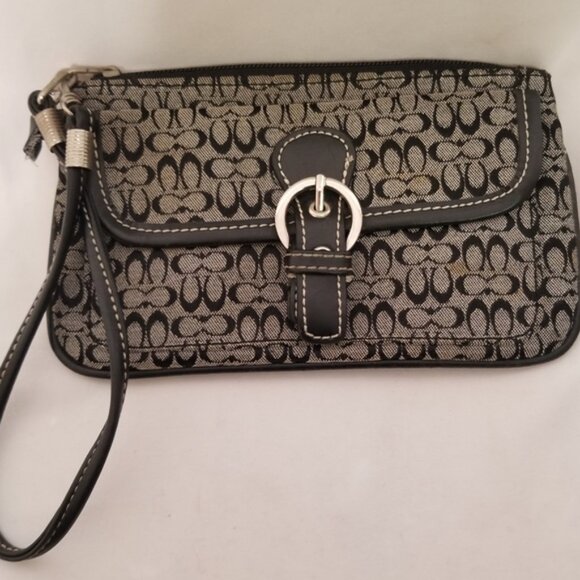 Coach signature print wristlet - Picture 1 of 6